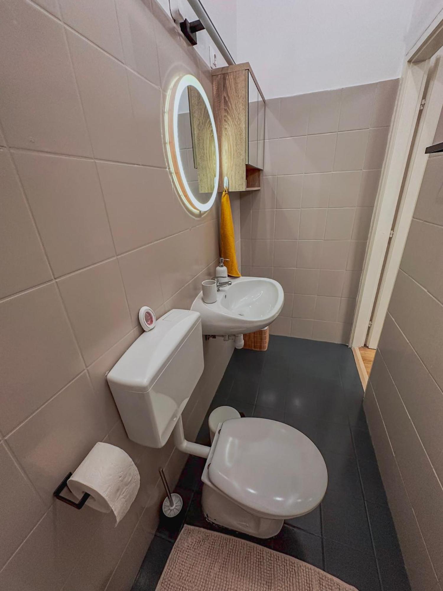 Vb - Cozy Retreat In Budapest's Heart