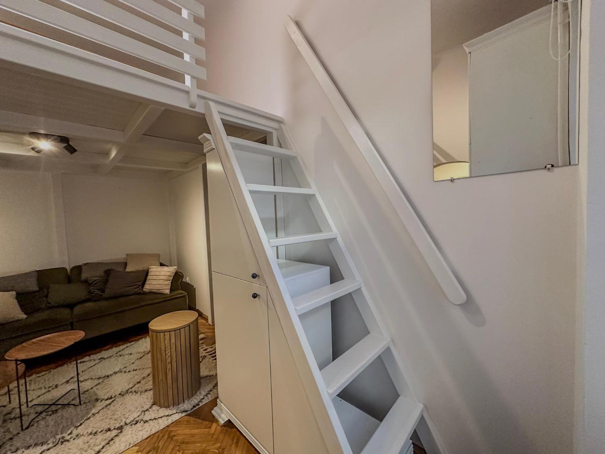 Apartment Vb - Cozy Retreat In Budapest's Heart
