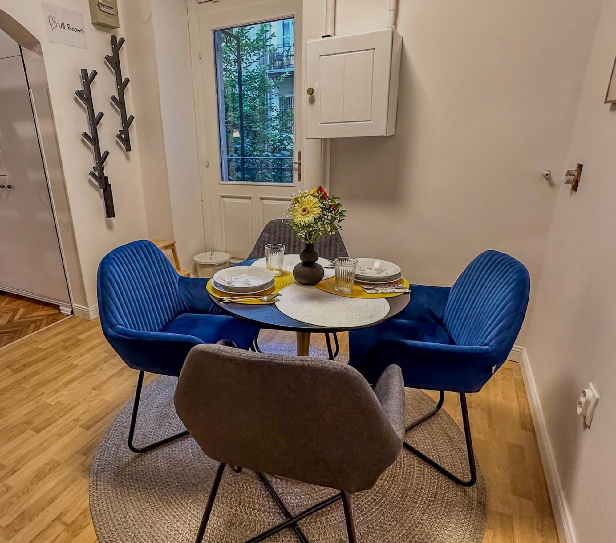 Apartment Vb - Cozy Retreat In Budapest's Heart *