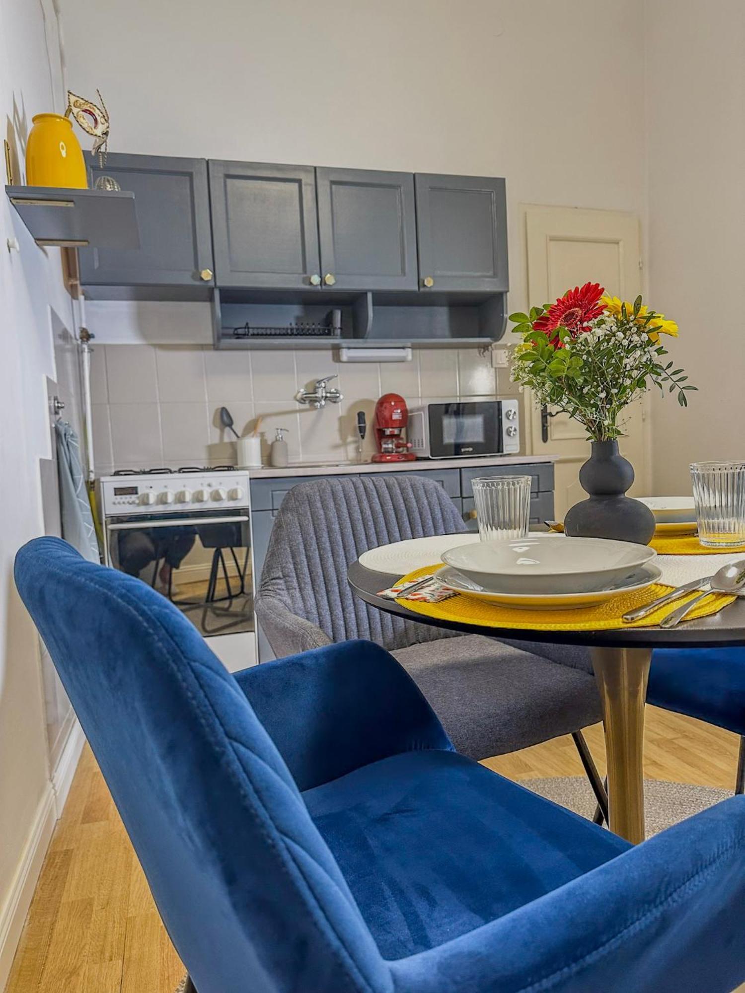 Vb - Cozy Retreat In Budapest's Heart Apartment *